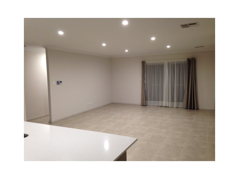 25 Kennick St., Aveley WA 6069