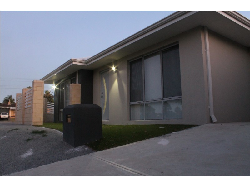 44  maydwell way, Calista WA 6167