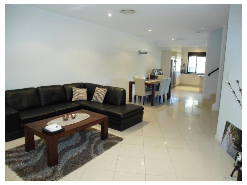 2/4 Cawthray Street, Biggera Waters QLD 4216