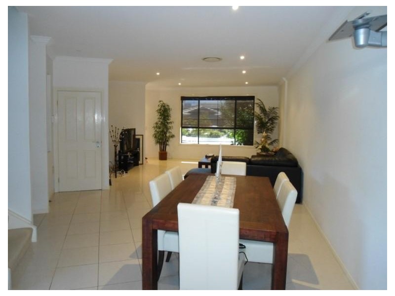 2/4 Cawthray Street, Biggera Waters QLD 4216