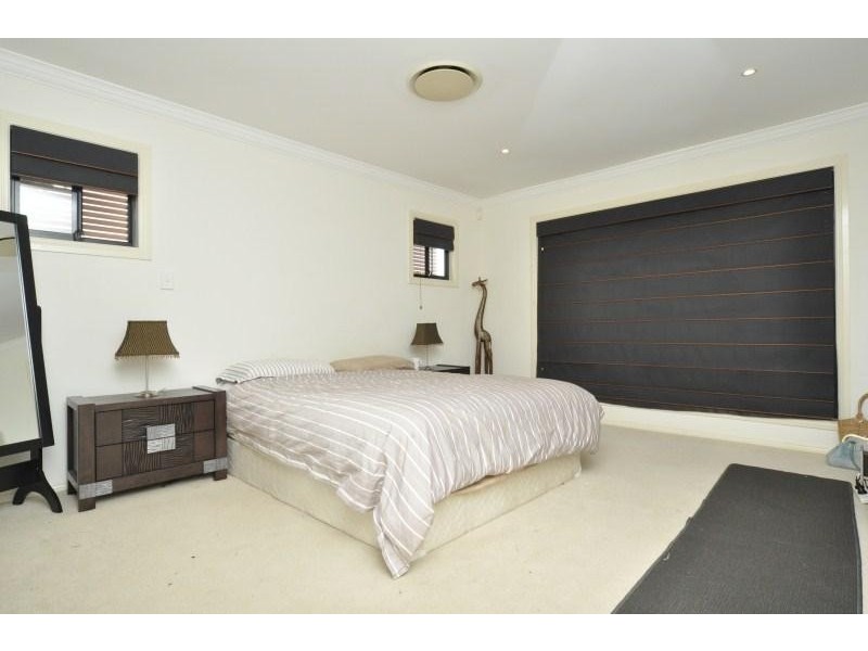 2/4 Cawthray Street, Biggera Waters QLD 4216