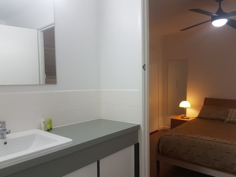 3/27 Thomas Dr, Chevron Island QLD 4217