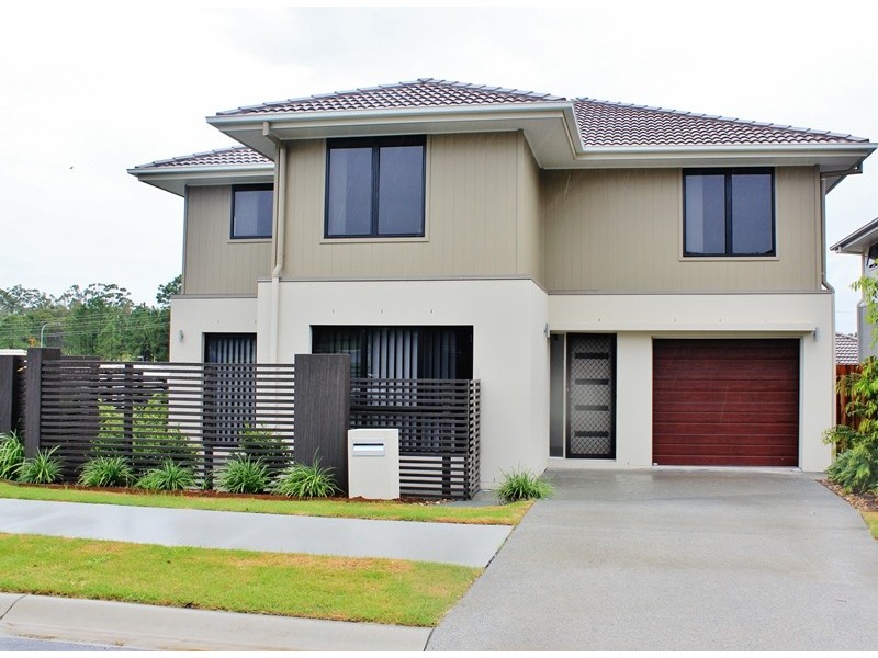 2/2 Angela Way, Pimpama QLD 4209
