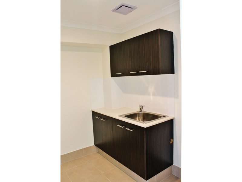 2/2 Angela Way, Pimpama QLD 4209