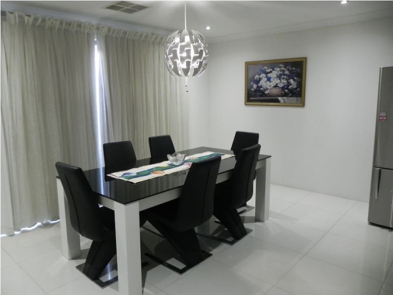 17B Parklands Square, Riverton WA 6148