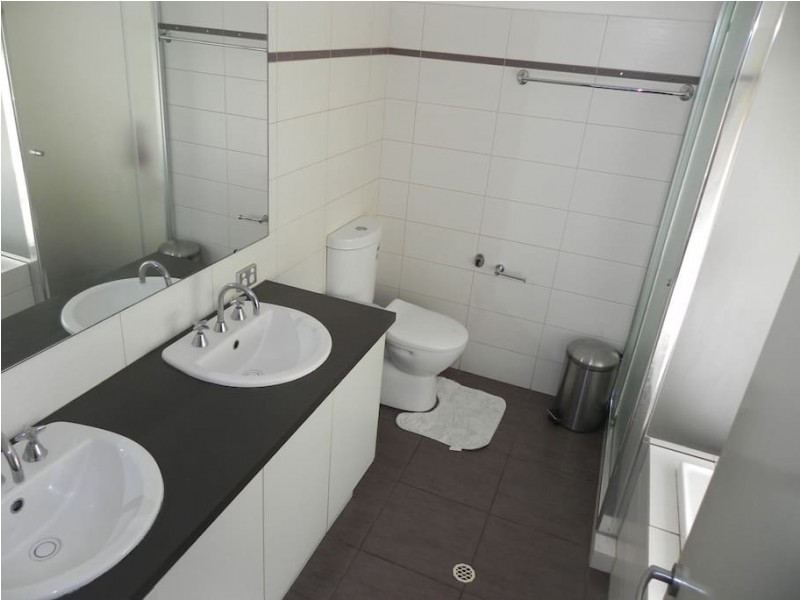 17B Parklands Square, Riverton WA 6148