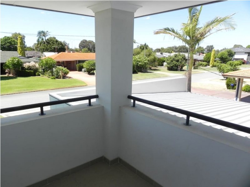 17B Parklands Square, Riverton WA 6148