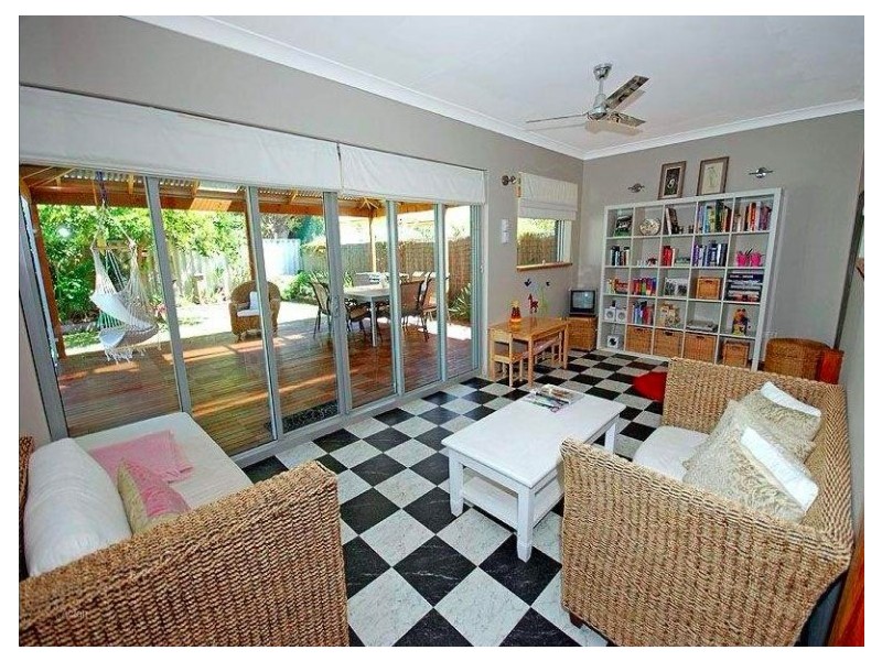 11 Walker Street, South Fremantle WA 6162