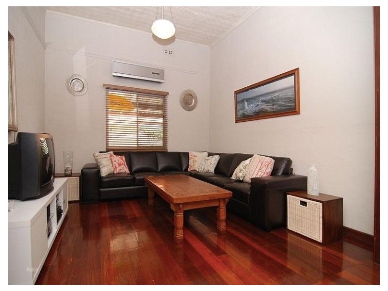 11 Walker Street, South Fremantle WA 6162