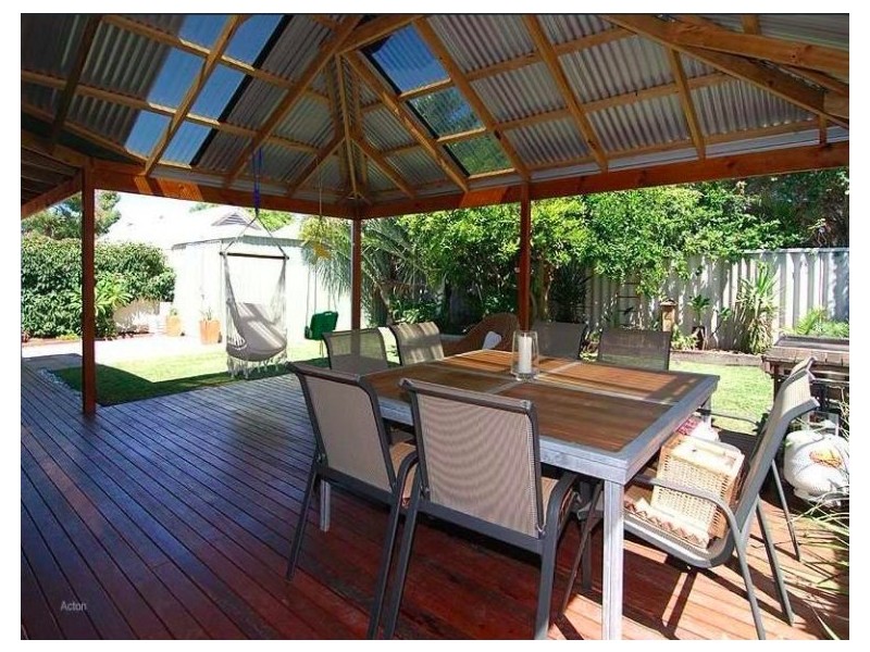 11 Walker Street, South Fremantle WA 6162