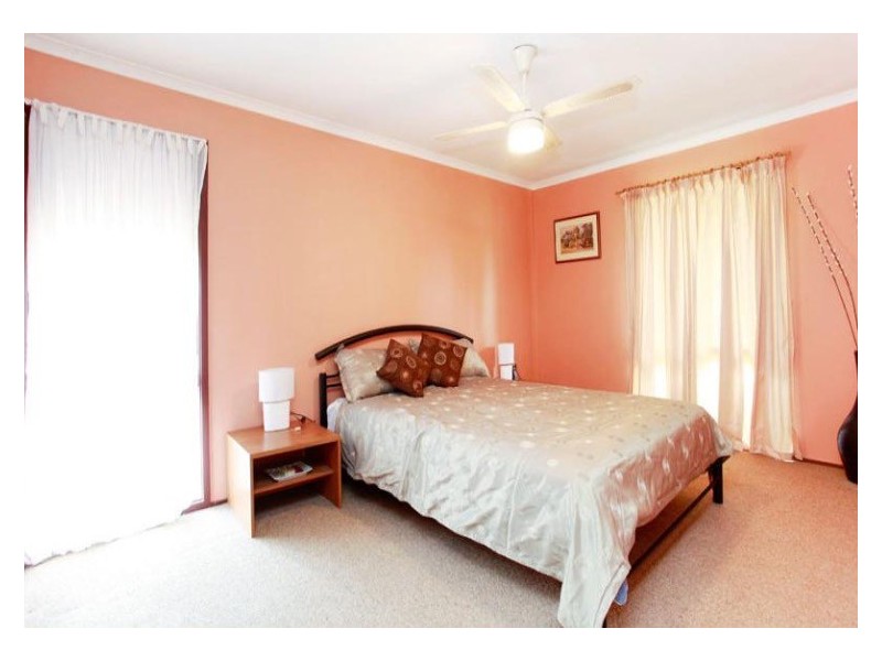 69 Willow Drive, Hampton Park VIC 3976