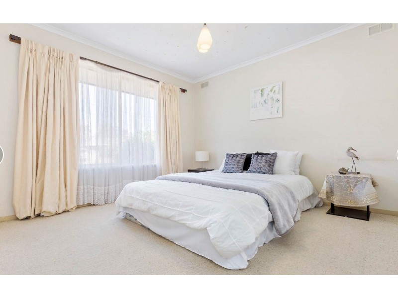 24 Brennan Street, Melton South VIC 3338