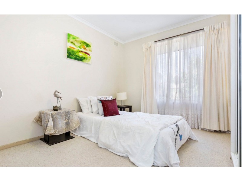 24 Brennan Street, Melton South VIC 3338