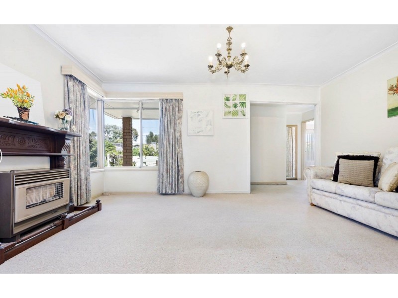 24 Brennan Street, Melton South VIC 3338