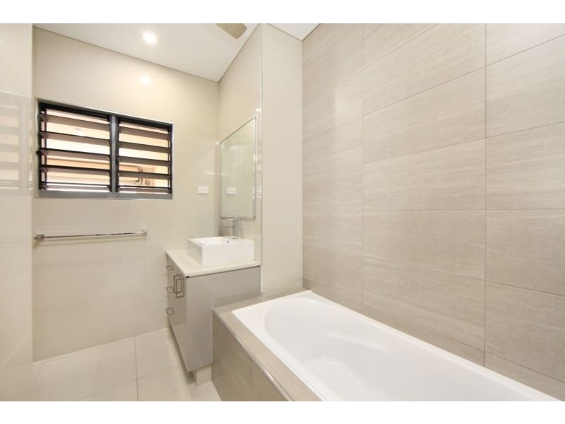 36  Fuhrmann, Muirhead NT 0810