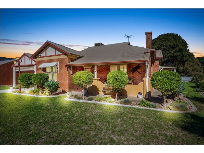 2 Hall Crescent, Old Noarlunga SA 5168