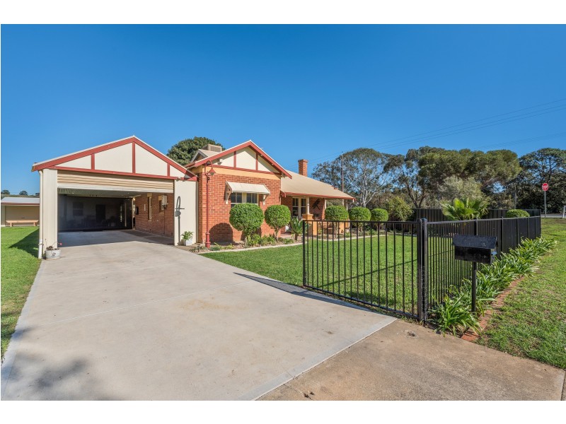 2 Hall Crescent, Old Noarlunga SA 5168