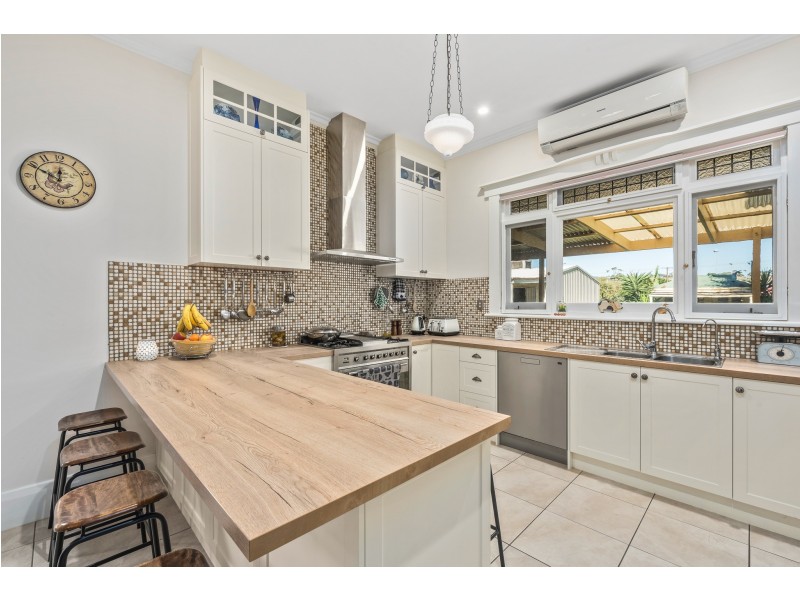 2 Hall Crescent, Old Noarlunga SA 5168