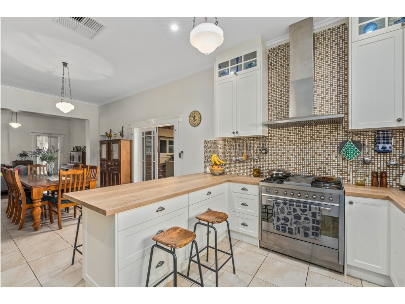 2 Hall Crescent, Old Noarlunga SA 5168