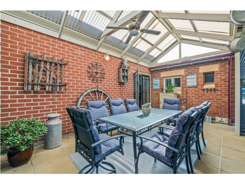 2 Hall Crescent, Old Noarlunga SA 5168