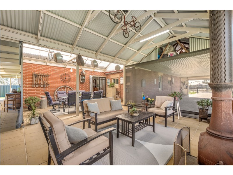 2 Hall Crescent, Old Noarlunga SA 5168