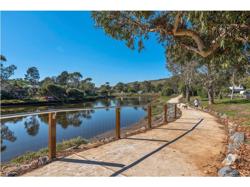 2 Hall Crescent, Old Noarlunga SA 5168