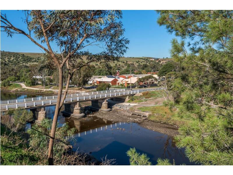 2 Hall Crescent, Old Noarlunga SA 5168