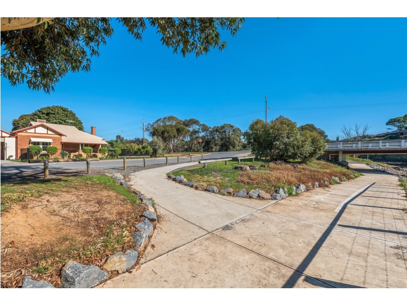 2 Hall Crescent, Old Noarlunga SA 5168