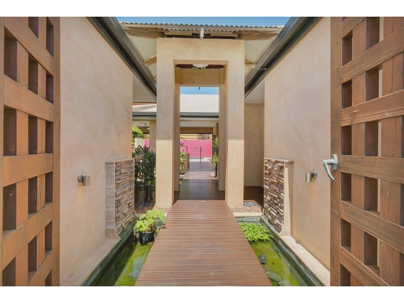 4 Finchley Close, Redlynch QLD 4870