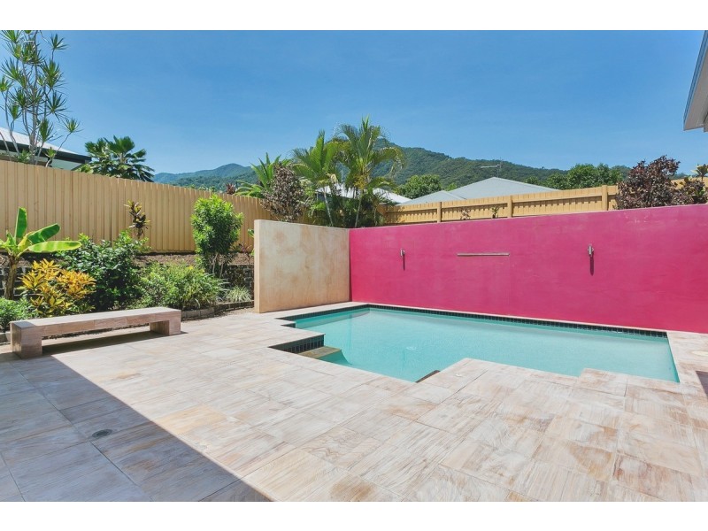 4 Finchley Close, Redlynch QLD 4870