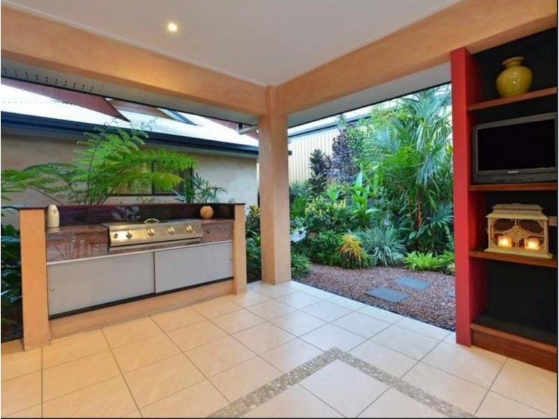 4 Finchley Close, Redlynch QLD 4870