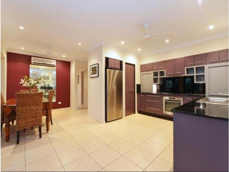 4 Finchley Close, Redlynch QLD 4870