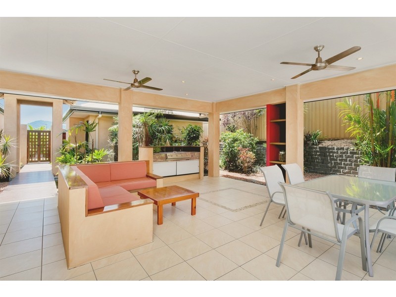 4 Finchley Close, Redlynch QLD 4870
