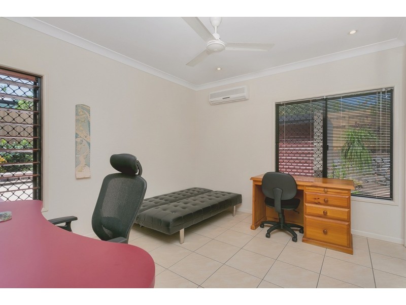 4 Finchley Close, Redlynch QLD 4870