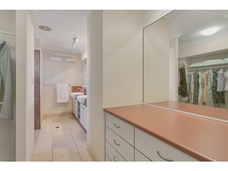 4 Finchley Close, Redlynch QLD 4870