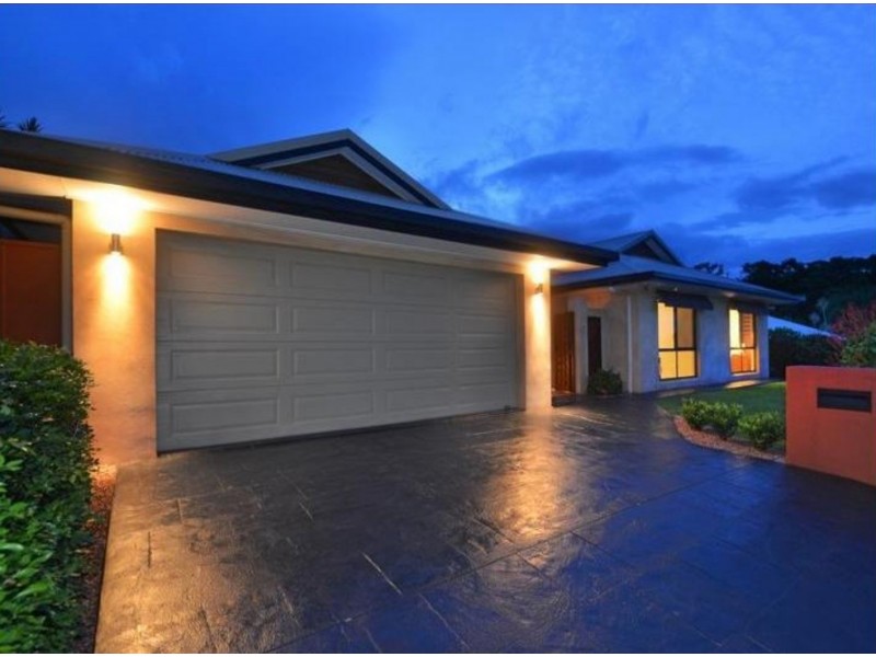 4 Finchley Close, Redlynch QLD 4870