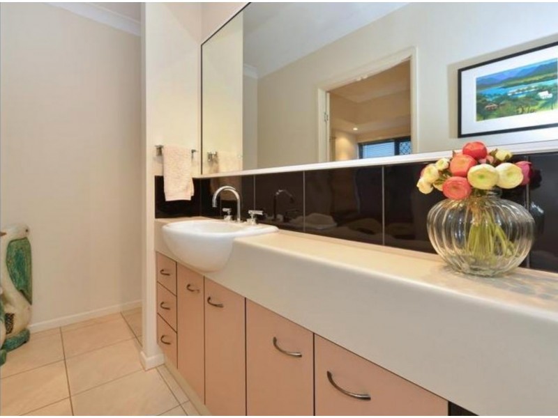 4 Finchley Close, Redlynch QLD 4870