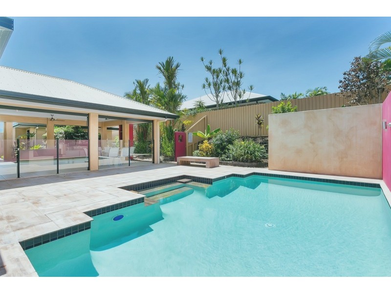 4 Finchley Close, Redlynch QLD 4870