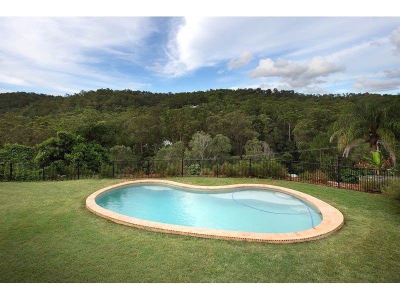 234A Savages Rd, Brookfield QLD 4069