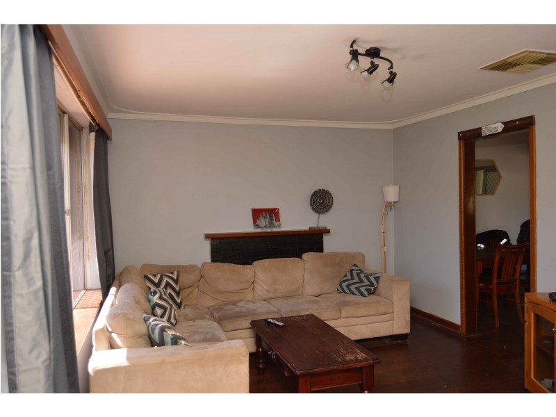 35 Cumberland Road, Forrestfield WA 6058