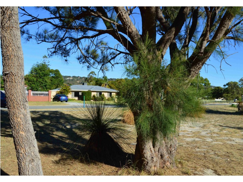 35 Cumberland Road, Forrestfield WA 6058