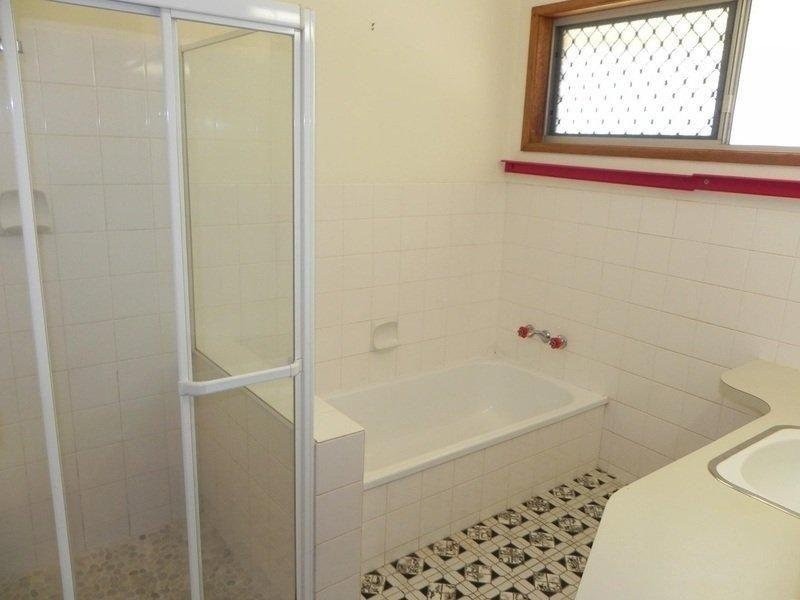 4 Montgomery Crescent, Golden Beach QLD 4551