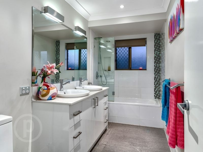 42 Deniven Street, Corinda QLD 4075