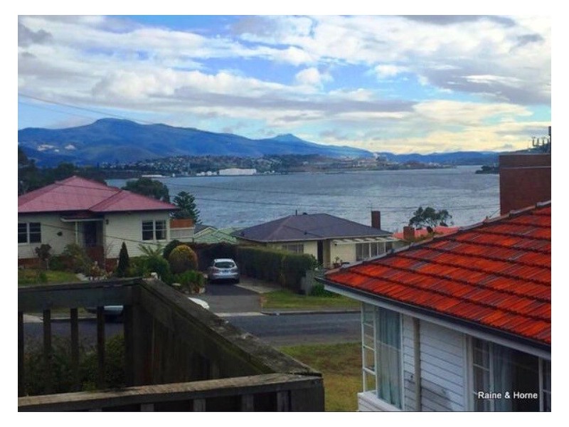 2/38 Topham Street, Rose Bay TAS 7015