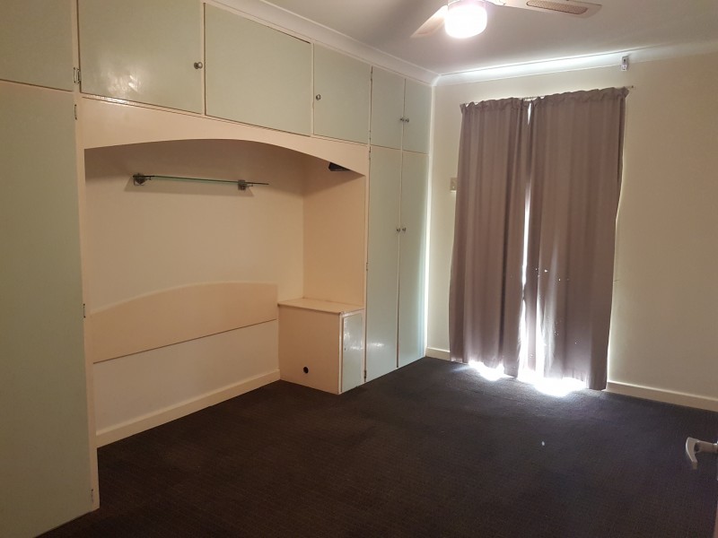 8 Hakea Road, Camillo WA 6111