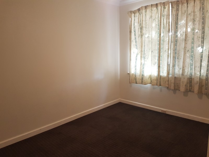 8 Hakea Road, Camillo WA 6111