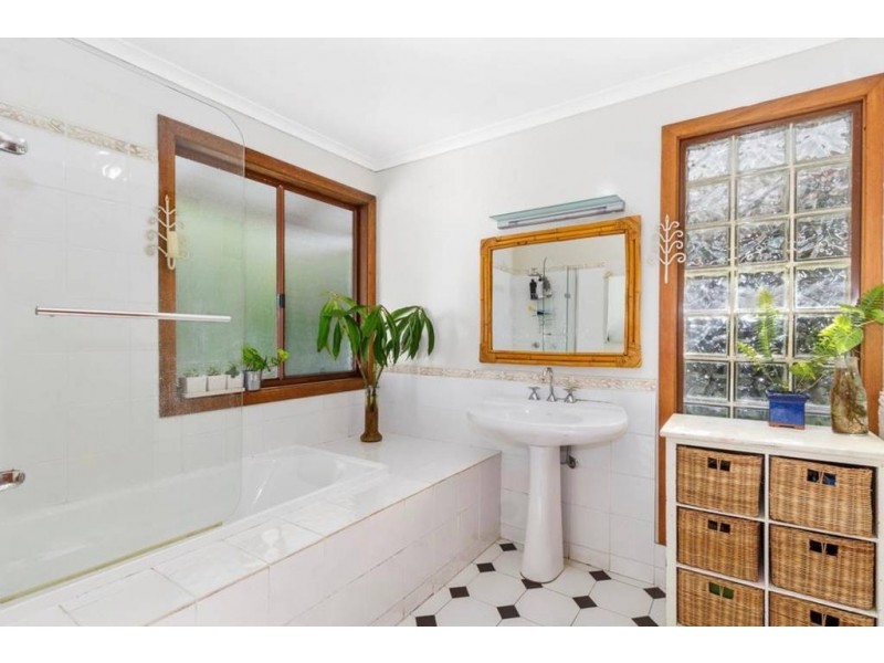5 Gira Place, Ocean Shores NSW 2483