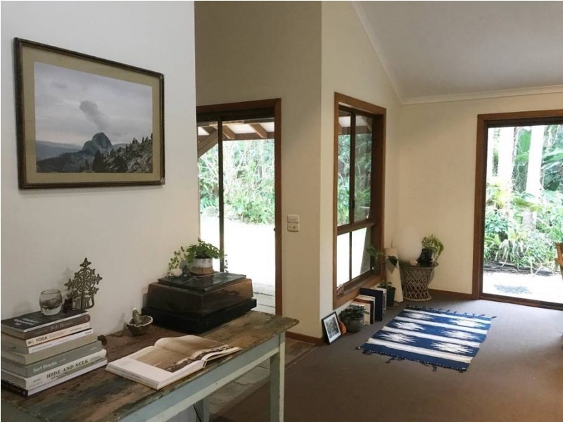 5 Gira Place, Ocean Shores NSW 2483