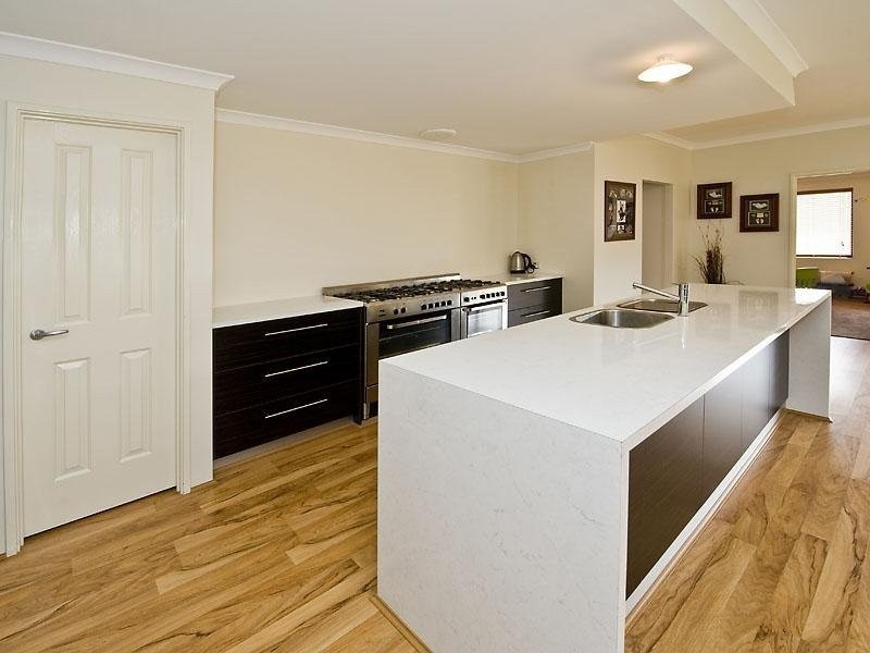 5 Barclay Way, Piara Waters WA 6112