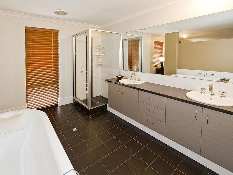 5 Barclay Way, Piara Waters WA 6112